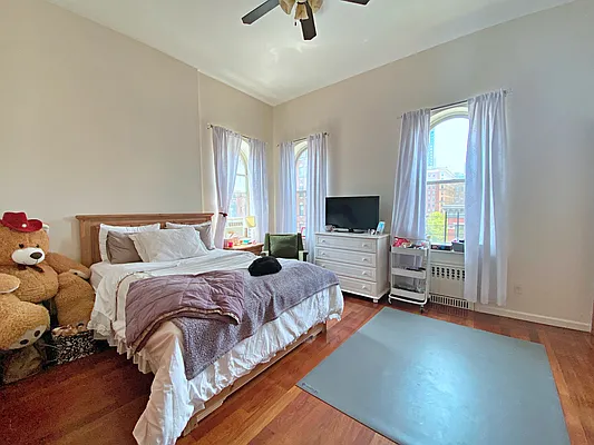 Rented by Douglas Elliman | media 20