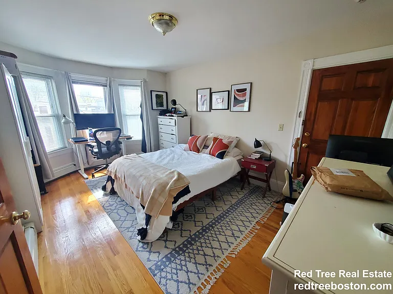 235 Columbia St — Photo 4