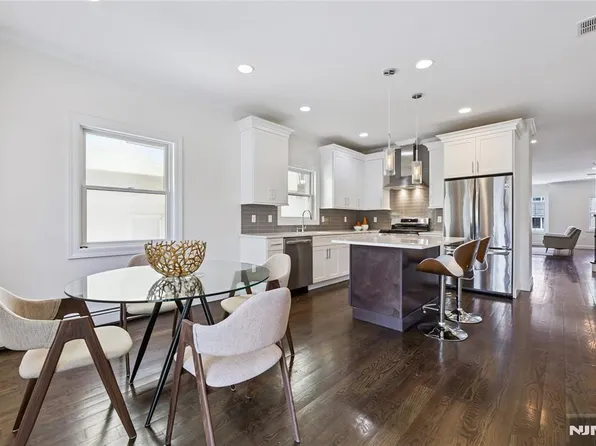 284 Knox Avenue image 2 of 12