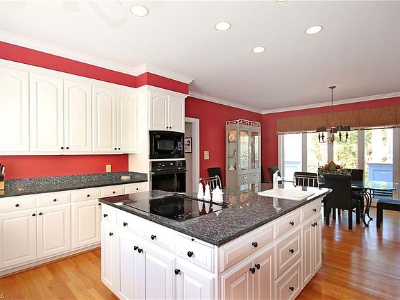 5th image of 194 Blueberry Hill Dr