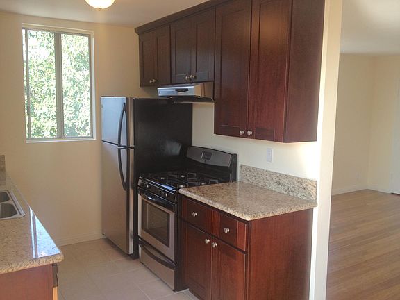 4th image of 937 Havenhurst Dr APT 8