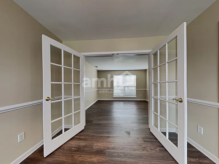 141 Sawhorse Dr — Photo 6