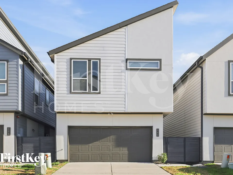 341 N Centro Cir