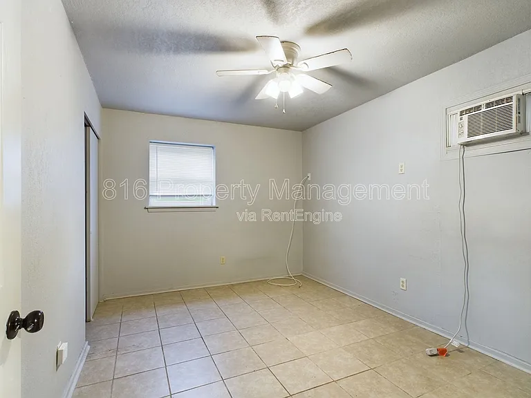 15112 Bellaire Ave #B — Photo 7