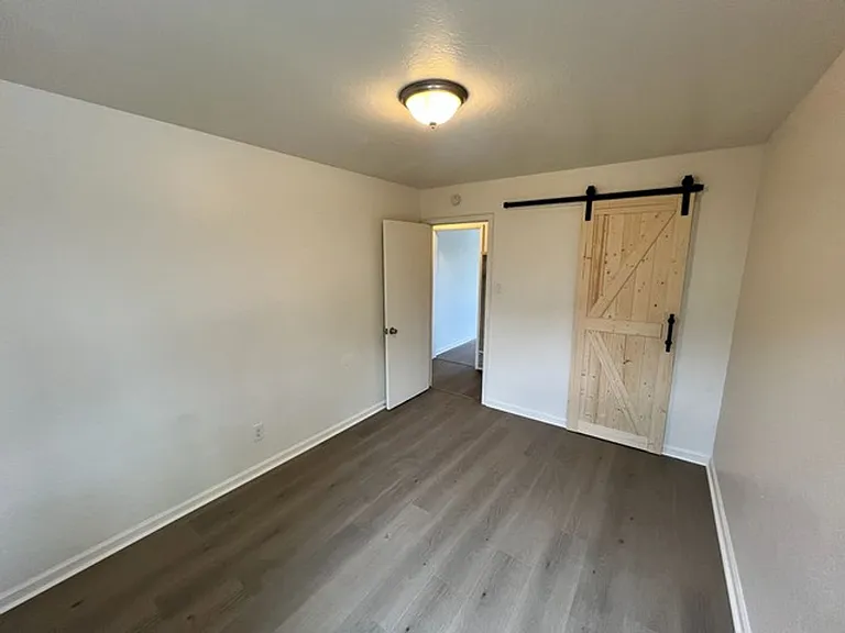 344 Thoma St — Photo 6