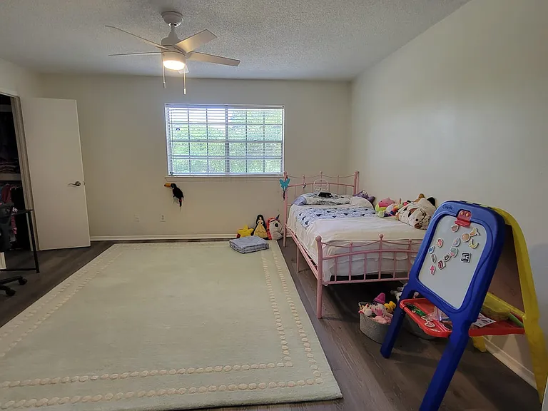 Guest bedroom