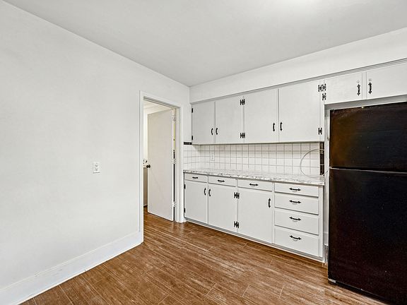 5th image of 5340 Kingsbury St #1