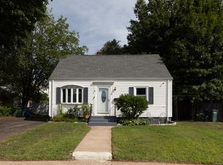 8 Thayer Rd, Hamden, CT 06514