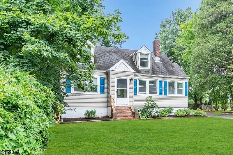 4 bed, 2.0 bath, $3,800 — Photo 3