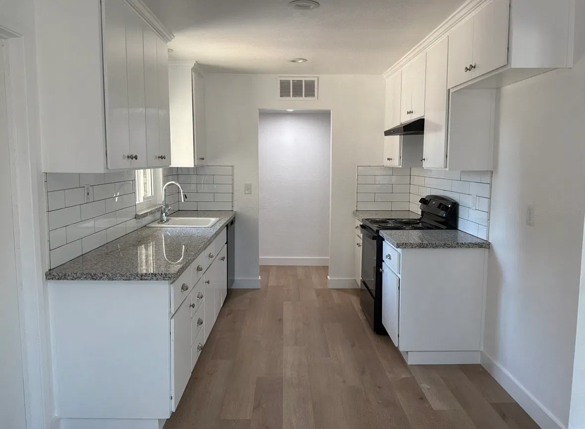 3 bed, 1196 sqft, $2,200 — Photo 4