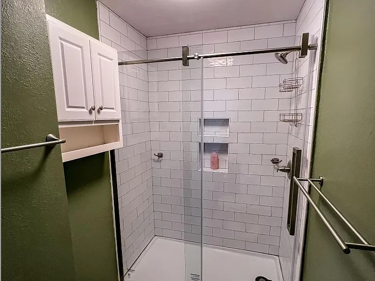 203 Vassar Dr SE #C — Photo 9