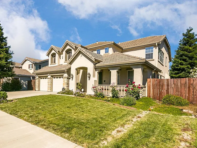825 Rio Grande Dr — Photo 2