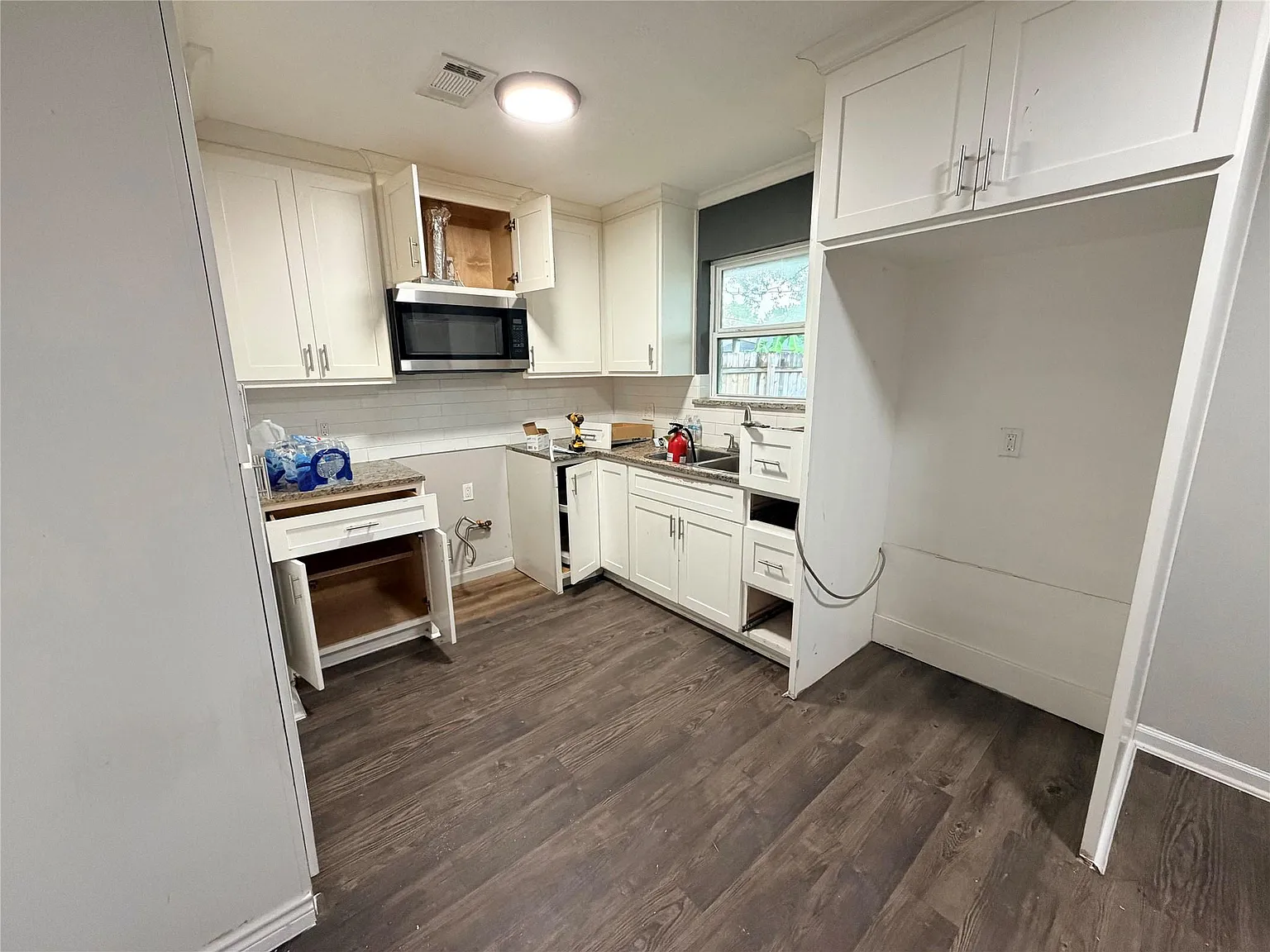 3 bed, 2.0 bath, 1198 sqft, $1,850 — Photo 4