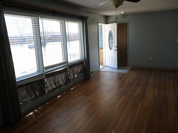4th image of 2109 6th Ave