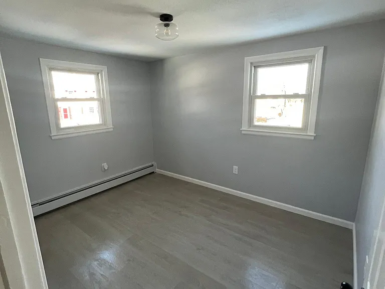31 Forest Ln — Photo 2