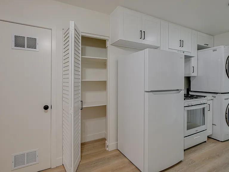 536 E Cypress Ave #301 — Photo 5