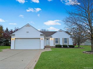 44784 Huntington Dr, Novi, MI 48375