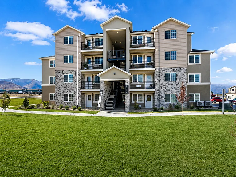 2128 S Sawmill Blvd #D-1404 — Photo 8
