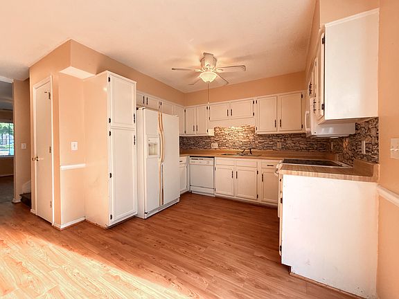 3rd image of 731 Coventry Ln