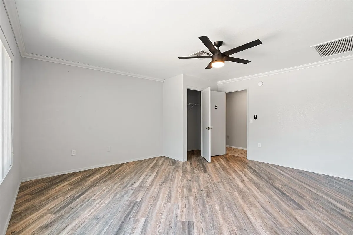 Unit Photo - 1849 E Manhatton Dr #5