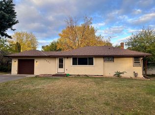 1461 Viking Dr E, Maplewood, MN 55109