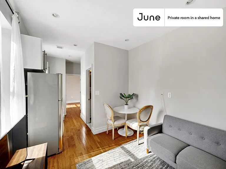 824 9th Ave #B — Photo 3