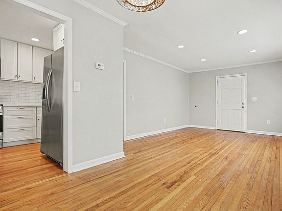 5th image of 2748 Layden St