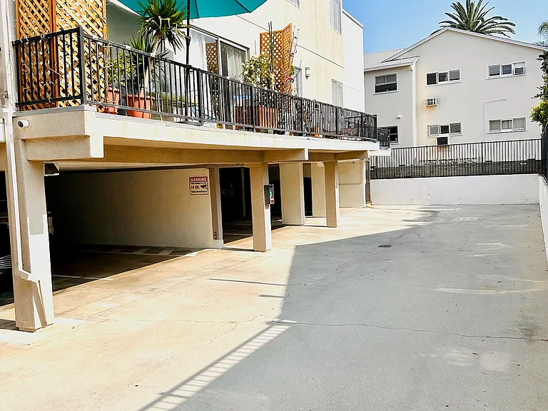 4900 Whitsett Ave #7 — Photo 5