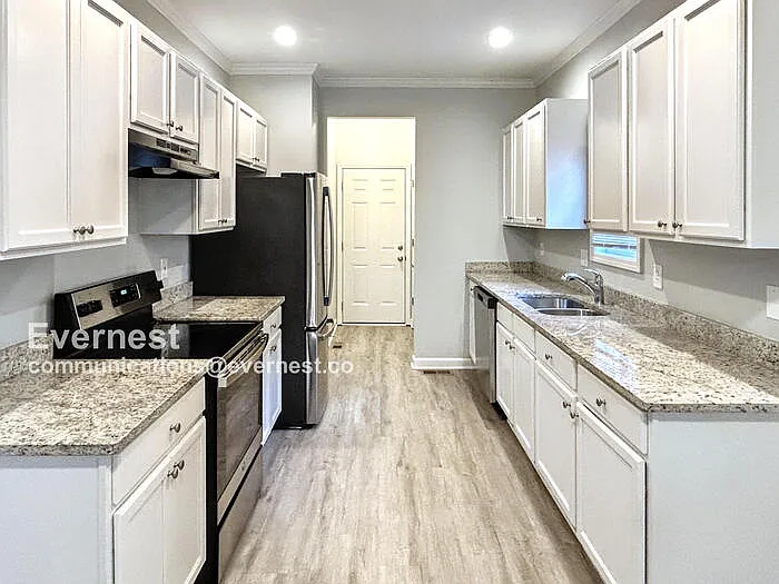 295 Sterling St SE — Photo 4