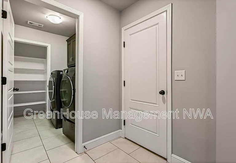 971 Redfree Dr — Photo 24