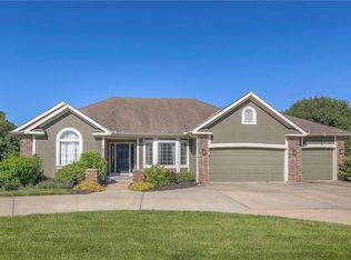 10009 NW Crooked Rd, Parkville, MO 64152