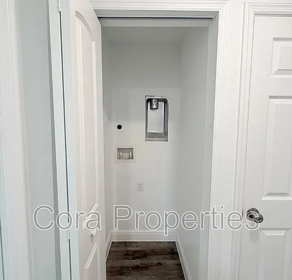 403 E Pearl St — Photo 9
