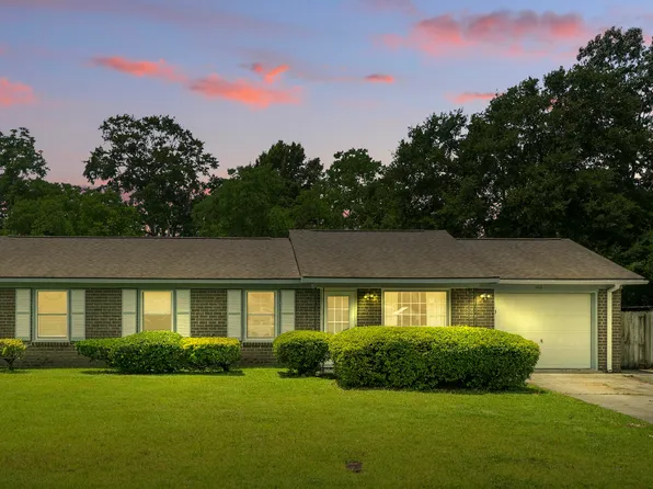 102 Berkshire Ct, Goose Creek, SC 29445