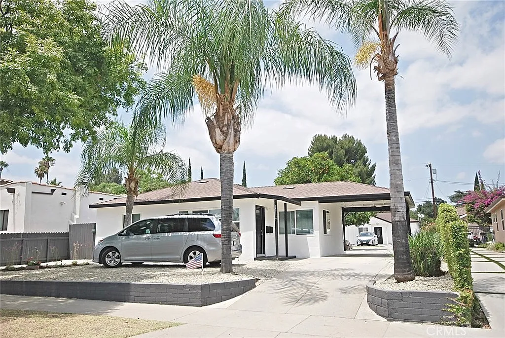 3 bed, 1.5 bath, 1190 sqft, $3,700 — Photo 3