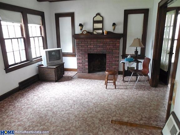 4th image of 3311 Woods Ave