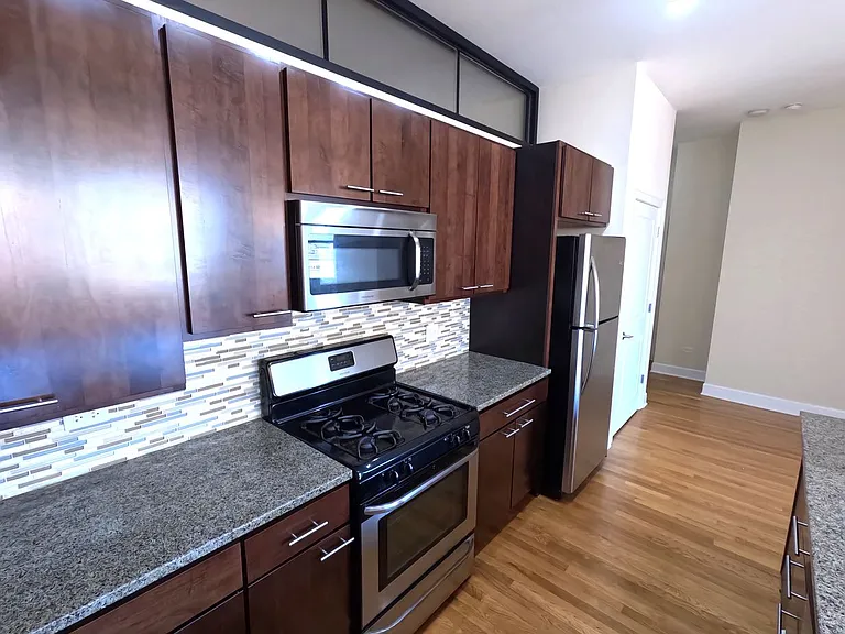 2764 N Milwaukee Ave — Photo 13