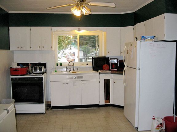 2nd image of 186 Mulberry Ave