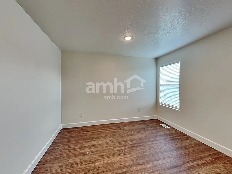 1328 E White St — Photo 26