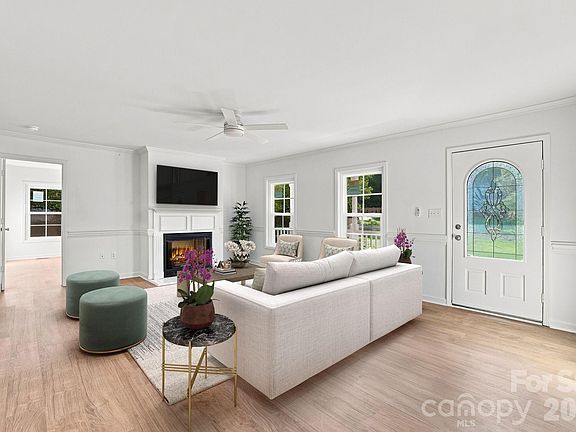 4th image of 910 Little Brook Cir