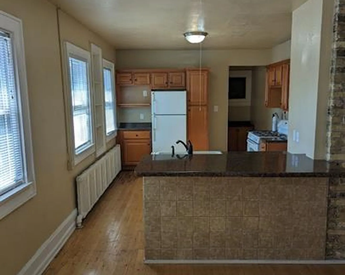 Spacious 5-Bedroom Eastside Apartment Available for June 15th — Photo 1