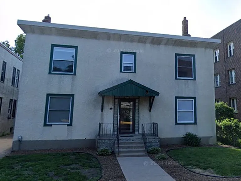 2721 Girard Ave S — Photo 2