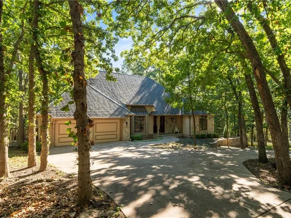 1031 NW Cedar Creek Ln, Lees Summit, MO 64081