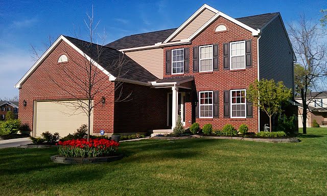 Springtime front of the hous