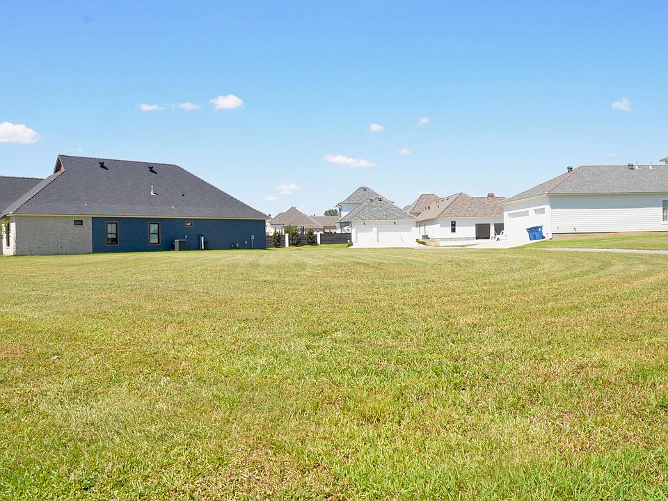 2nd image of 303 Vineyard Row