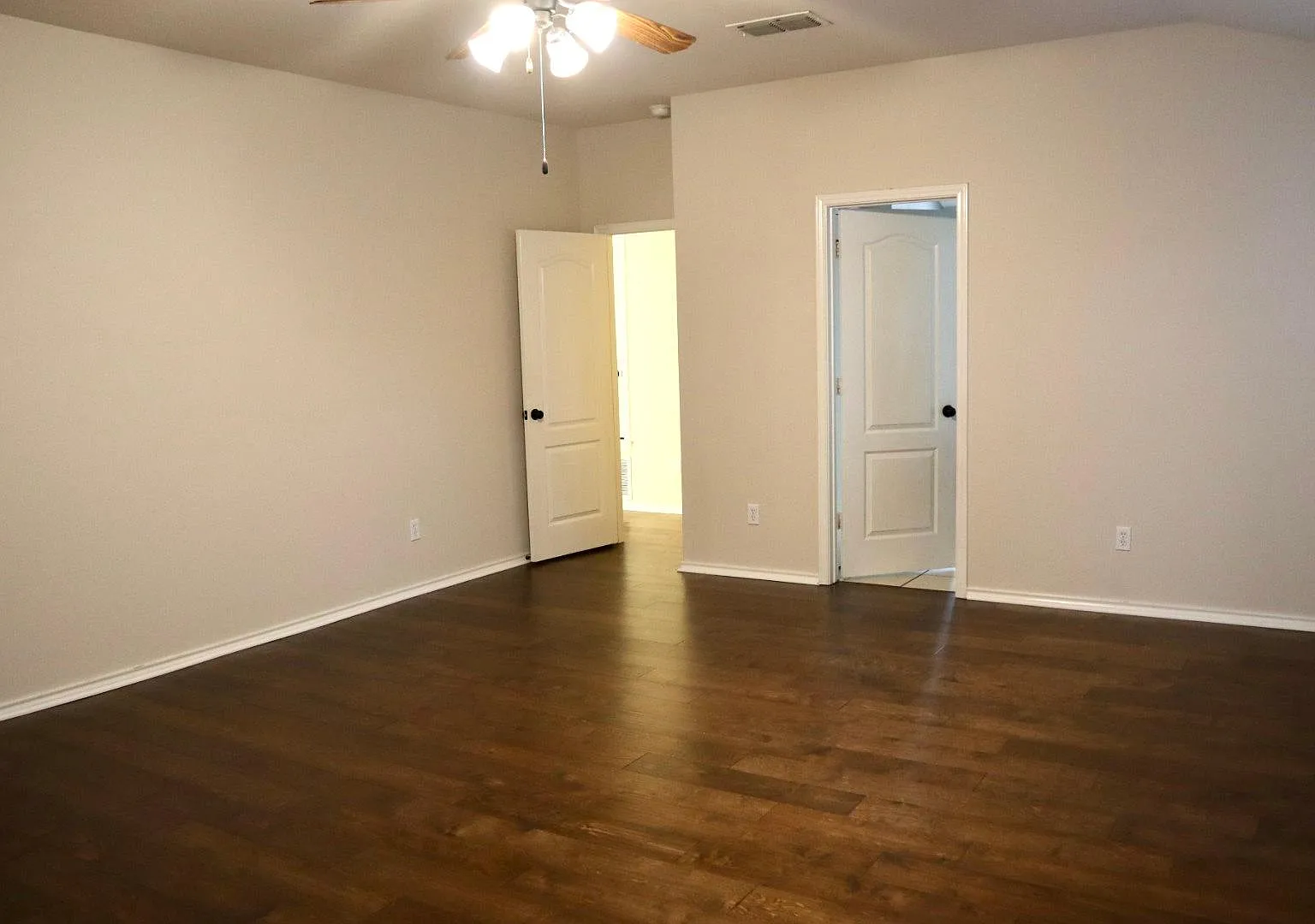 3 bed, 2.5 bath, 2714 sqft, $2,750 — Photo 2