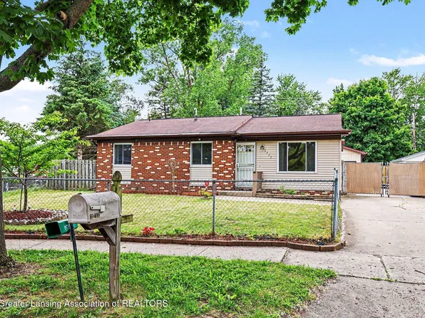 3735 S Fox Pointe St, Lansing, MI 48911