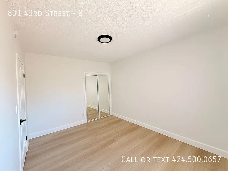 831 W 43rd St #8 — Photo 13