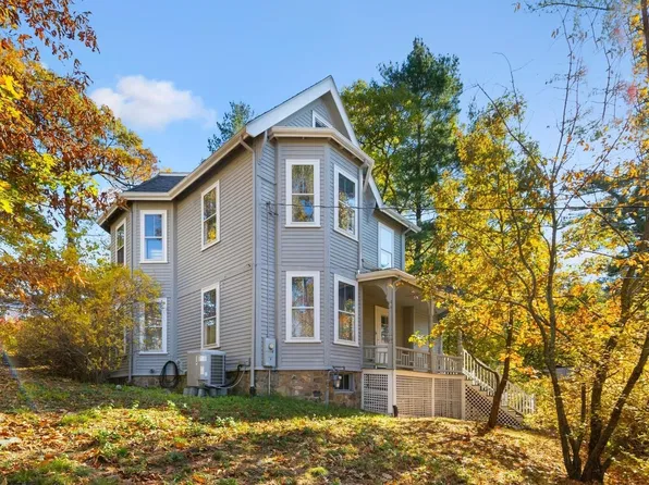 16 Pine St, Wakefield, MA 01880