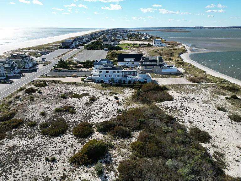 750 Dune Rd — Photo 12
