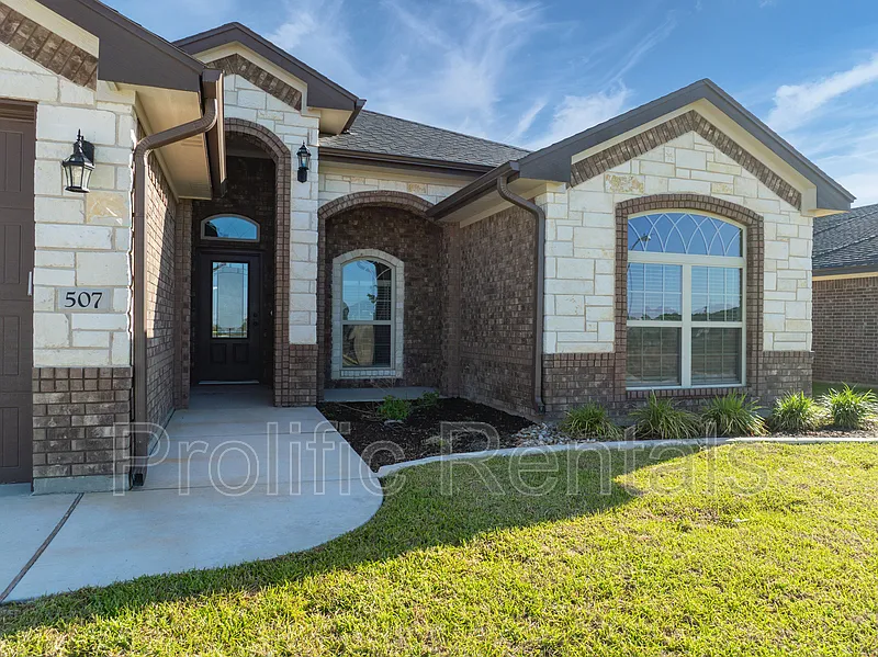 3 bed, 3.5 bath, 1970 sqft, $2,200 — Photo 4